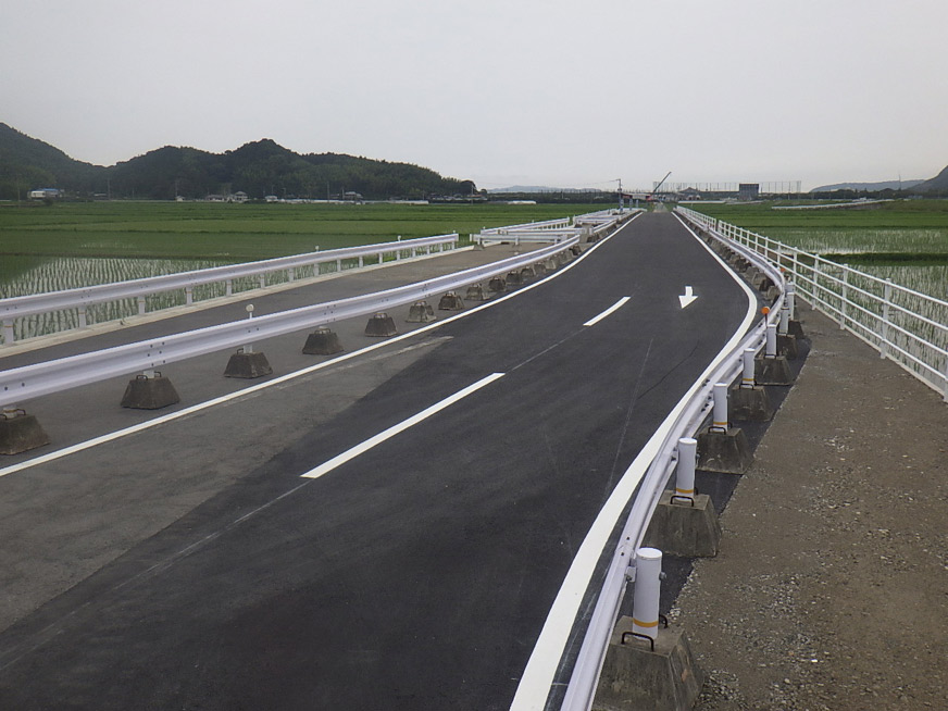 2018年10月より開始していた 福岡市西区元岡の「市道潟元浜線道路改良工事」が完成しました。